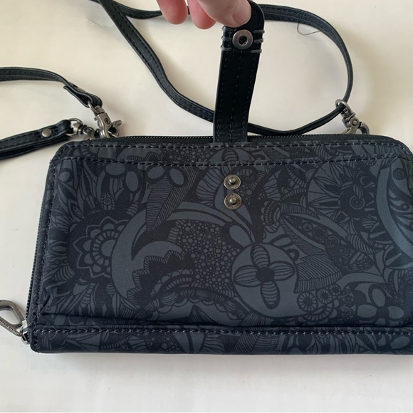 Women’s SAKROOTS Crossbody/Wristlet - Picture 3 of 6